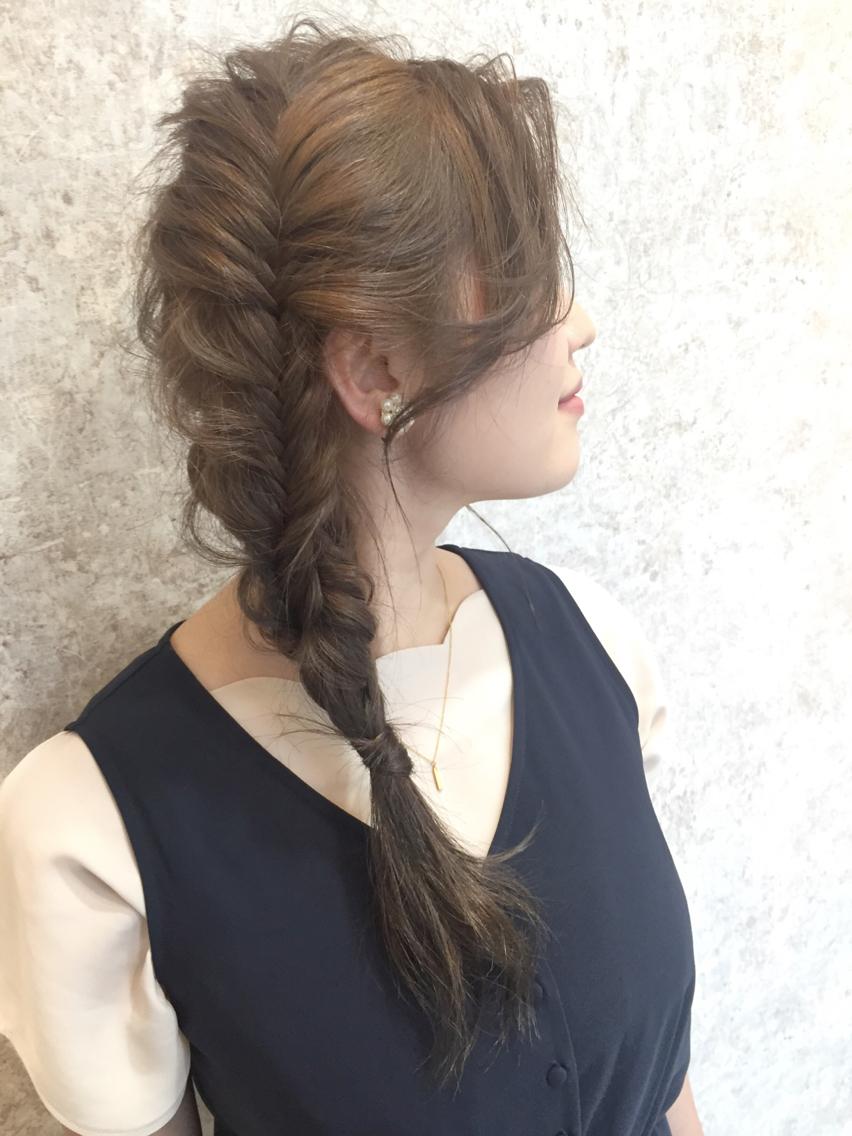 フィッシュボーンって？うまいヘアセットのコツを伝授！三つ編みよりも簡単？